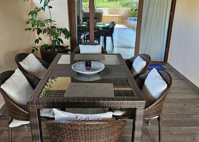 Luxury 2 Bedrooms, Private Heated Pool - Ehhouse